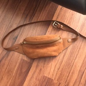 Brown fanny pack. Excellent condition